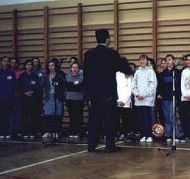 Uczniowie podczas śpiewu kolęd