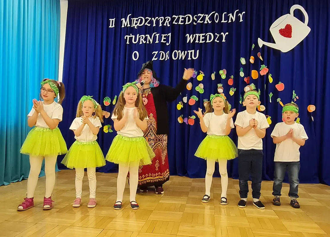 Prezentacje artystyczne dzieci, z grupy Słoneczka, na II Międzyprzedszkolnym Turnieju Wiedzy o Zdrowiu