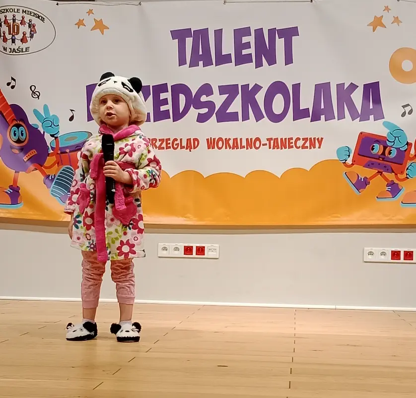 Prezentacja artystyczna Alicji Jasińskiej, z grupy Zajączki, na XII Międzyprzedszkolnym Wokalno - Tanecznym Przeglądzie TALENT PRZEDSZKOLAKA pod hasłem Żyjmy zdrowo!